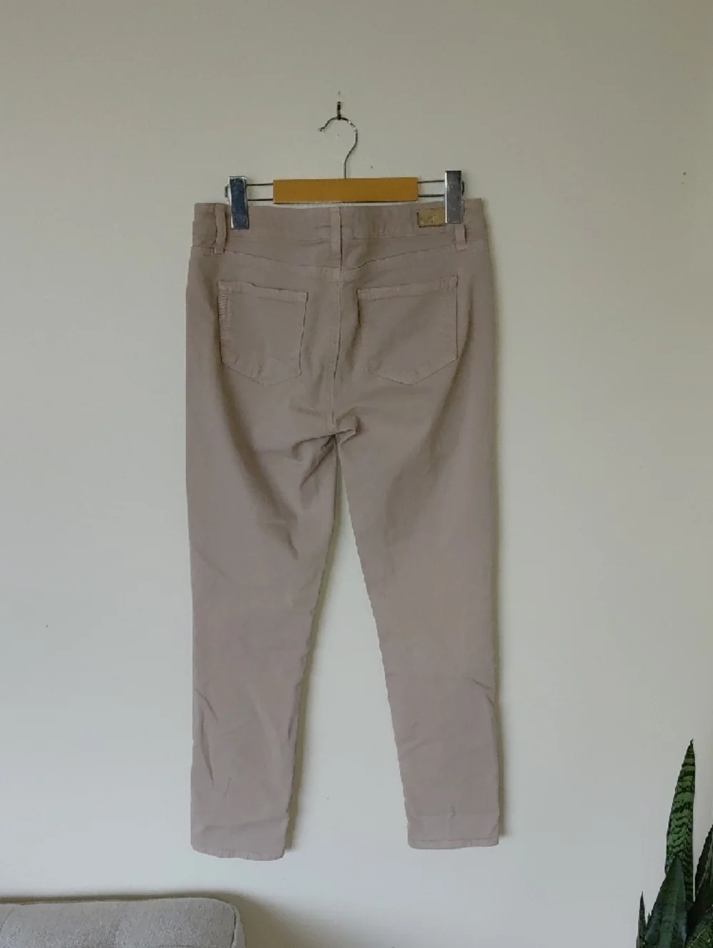 🔴 PAIGE Women's Skinny Jeans in Light Beige - Picture 4 of 8
